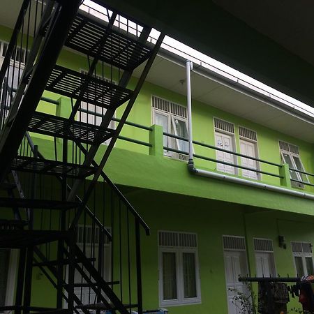 Griya 24 Homestay Medan Esterno foto