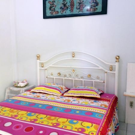 Griya 24 Homestay Medan Esterno foto