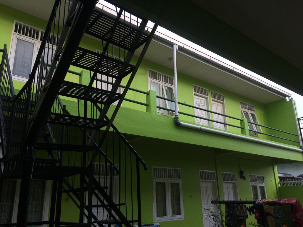 Griya 24 Homestay Medan Esterno foto